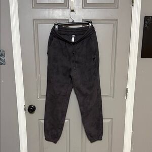 Fabletics Black Cozy Jogger Label Detail